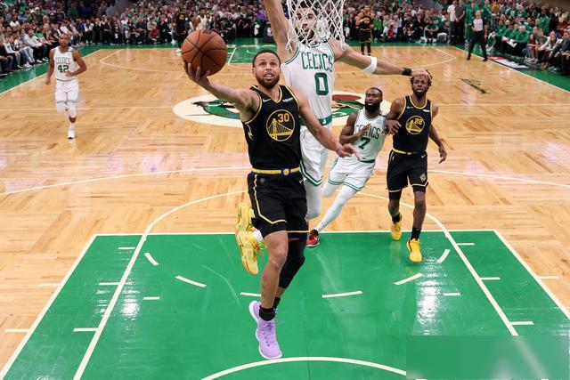 ESPN：皇马击败巴萨签下14岁边锋扬·比拉，还有意瓦拉内9岁儿子